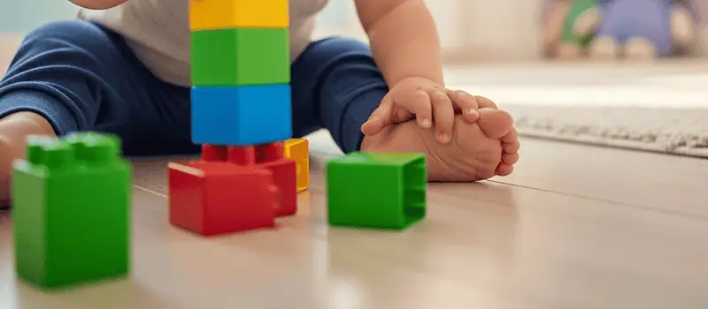 Rozwój twojego malucha: jak wspierać postępy psychoruchowe?