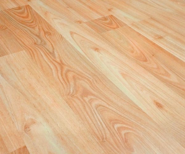 Jasne czy ciemne podłogi drewniane – co lepiej sprawdzi się w Twoim wnętrzu?