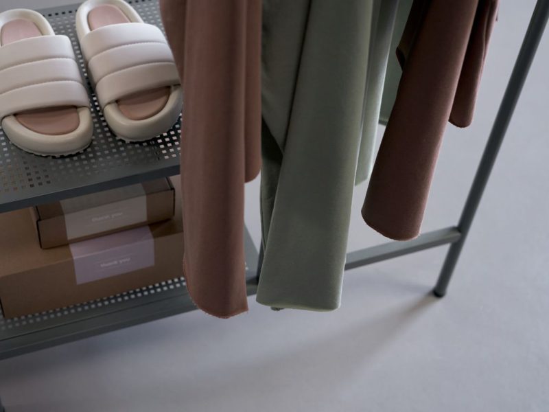 Siedzisko z miejscem na buty – dlaczego to absolutny must-have w każdym przedpokoju?
